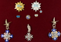 Medals in boxes - Miscellaneous - Lot of 6 medals and badges of the FILA (Fédération Internationale des Luttes Associées, now: United World Wrestling)...