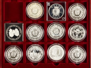 Medals in boxes - Miscellaneous - Wooden cassette containing 11 silver medals/coins