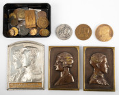 Medals in boxes - Miscellaneous - Belgium - Lot medals incl. '75 Jaar Raad voor de Kunstgebouwen' silver (104 gram) and bronze in case, 'Albert & Elis...
