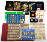 Medals in boxes - Miscellaneous - Large lot of modern medals and tokens ( ) - added a Europ-Ceros essai set, medal '50 Jaar Groot-Oosten 1869' silver,...