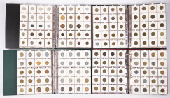 Medals in boxes - Miscellaneous - Box with 4 albums World tokens incl. USA, Germany, Netherlands, Greece, Portugal, etc., some forgeries