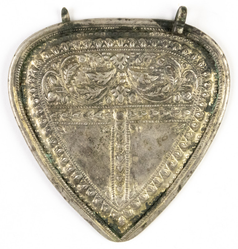 Ethnographics - Indonesia, AR decorated caping (22.02 g.) originating from Borne...