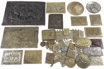 Miscellaneous - Box with approx. 40 metal reliefs as used on tobacco jars, cigar boxes, matchbox holders, etc. - added a large (heavy) iron wall plaqu...