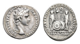 Roman Imperial Coinage - Augustus (27 BC - 14 AD) - AR Denarius (Lugdunum 2 BC-AD 4, c. 3.73g) - CAESAR AVGVSTVS DIVI F PATER PATRIAE Laureate bust ri...