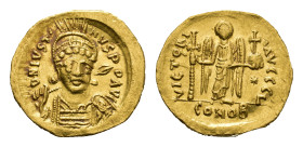 Byzantine Coinage - Justinus I (518-527) - AV Solidus (Constantinople, 4.29g) - Helmeted and cuirassed bust facing slightly right, holding spear and s...