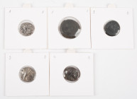 Ancient coins in lots - Greek / Hellenistic coinage - A small mixed lot with ancient coinage: an AR (fourree) Drachm of Alexander III (Posthumous, 2.9...
