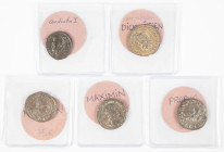 Ancient coins in lots - Roman coinage - A small but XF lot AE Antoniniani with nice silvering: Probus, Diocletianus and 2 x Maximianus, also an AE Fol...