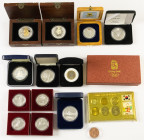 Coins world in boxes - Asia - Mixed lot of commemorative coins, mainly ship-themed incl. Pitcairn Islands 2x 2 Dollars 2008 Multicolor & Gilt, Carribe...