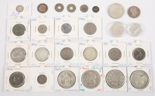 Coins world in boxes - Belgium - Small box with Belgian coins incl. 5 Francs 1847, 1965, 1833, 20 Francs 1933, 50 Francs 1935 (2 pcs.), etc., with sil...