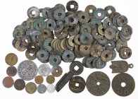 Coins world in boxes - China - China, large lot of over 150 cash coins from China, various dynasties a.w. Northern Song and Qing Dynasty and Southern ...