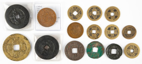 Coins world in boxes - China - Lot with Qing Dynasty, large 50 cash of emperor Xian feng (1850-1861) (DH 22.931), along with two 10 and 20 cash coins ...