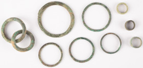 Coins world in boxes - China - Western Zhou, 1122-222 B.C, Pseudo-money, “ring money”, Warring states period and early Han times. Lot of 10 objects in...