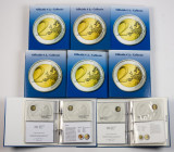 Coins world in boxes - Euro's - Box with Collection 'De Officiële 2 Euro Collectie' - in 8 albums, issued by Amsterdams Munt Kantoor
