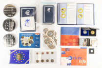 Coins world in boxes - Euro's - Box with collection silver Euro coins from "Eurocollectie KNM" in golden rings (approx. 16 pcs.), Euro sets and some c...