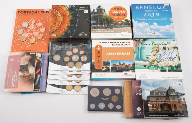 Coins world in boxes - Euro's - Box with Euro sets and Euro cards incl. France, ...