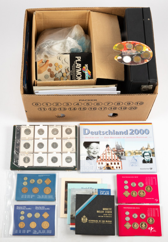 Coins world in big boxes - cannot be shipped - Miscellaneous - Banana box with W...