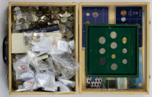 Coins world in big boxes - cannot be shipped - Kilos - Wooden box with World coins starting from 1850 incl. Netherlands, Germany, France, Netherland I...