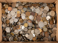 Coins world in big boxes - cannot be shipped - Kilos - Box with World coins, some redeemable, approx. 15 Kg.