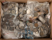 Coins world in big boxes - cannot be shipped - Kilos - Box with World coins incl. Sri Lanka, Russia, Oman, Africa, Yugoslavia, Great Britain, Spain, I...