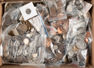 Coins world in big boxes - cannot be shipped - Kilos - Box with World coins incl. Belgium, India, Indonesia, VOC Duiten, etc. approx. 15 Kg.