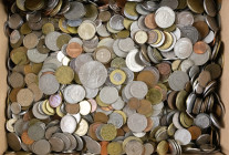 Coins world in big boxes - cannot be shipped - Kilos - Box with World coins incl. redeemable a.w. Germany, England, Switzerland, etc. approx. 15 kg.
