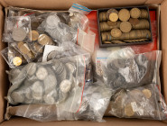 Coins world in big boxes - cannot be shipped - Kilos - Box with World coins sorted after country in smaller bags, incl. Netherlands, Nigeria, New Zeal...