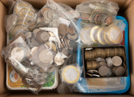 Coins world in big boxes - cannot be shipped - Kilos - Box with World coins incl. France, Uruguay, Spain, Great Britain, Belgium, etc. approx. 10 Kg.