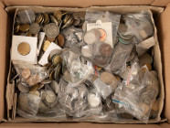 Coins world in big boxes - cannot be shipped - Kilos - Box with World coins incl. Angola, Russia, Israel, France, Great Britain, etc. approx. 10 Kg.