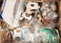Coins world in big boxes - cannot be shipped - Kilos - Box with World coins, approx. 10 Kg.