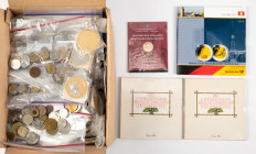 Coins world in big boxes - cannot be shipped - Kilos - Box with Wolrd coins, tokens, medals, and a couple of coin sets, approx. 10 Kg.