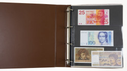 Banknotes world in albums - World - Very nice themed "Music" collection of 45 pieces among which Germany 100 Mark 1990, Ireland P. 74b, Norway P. 44, ...