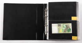 Banknotes world in albums - World - Dealer Stockbook by alphabet holding approx. 300 mainly UNC World Currency from Slovakia to Syria, different years...