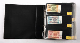 Banknotes world in albums - World - Dealer Stockbook by alphabet holding approx. 300 mainly UNC World Currency from Tajikistan to Uzbekistan, differen...