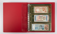Banknotes world in albums - World - Collection of mainly UNC world currency aw. Oman, UAE, Bahrain, Qatar, Yemen, Bhutan, Pakistan, Nepal, Maldives, I...
