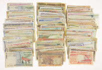 Banknotes world in boxes - Asia - Box with banknotes Asia among which India, Indonesia, Mongolia, Vietnam, Macau, Cambodia, Sri Lanka, etc. - Total ap...