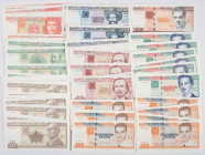 Banknotes world in boxes - Cuba - Over 100 Cuban uncirculated notes (different types in numbers)