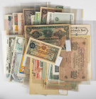 Banknotes world in boxes - World - World Currency aw Netherlands Indies, Ghana, Mozambique, Zimbabwe, Great Britain, Russia etc. To be checked ! (ex c...