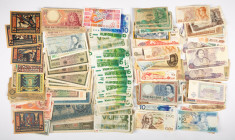 Banknotes world in boxes - World - Box holding many nicer world currency including redeemables from USA, Belgium, (many) Netherlands, Germany, Scotlan...