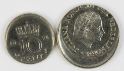 Misslagen en afwijkingen Koninkrijk NL - 25 Cent 1980 MISSLAG eccentric strike, supplemented with 10 Cent 1974 MISSLAG eccentric strike - UNC