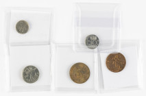 Misslagen en afwijkingen Koninkrijk NL - Lot van 5 "eccentric striked coins" : 5 Cent 1964 en 1979; 10 Cent 1967 en 1979; 25 Cent 1972