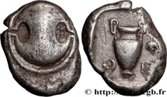 BEOTIA - THEBES
Type : Statère 
Date : c. 425-400 AC. 
Mint name / Town : Thèbes, Béotie 
Metal : silver 
Diameter : 22,5  mm
Orientation dies : 1  h....