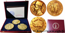 V REPUBLIC
Type : Coffret de 3 médailles, Charles de Gaulle par Albert de Jaeger 
Date : 1990 
Metal : gilt bronze 
Diameter : 107  mm
Engraver : DE J...
