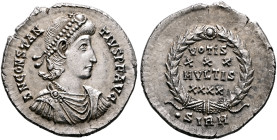 Constantius II, 337-361. Siliqua (Silver, 22 mm, 3.37 g, 12 h), Sirmium, 351-355. D N CONSTAN-TIVS P F AVG Pearl-diademed, draped and cuirassed bust o...