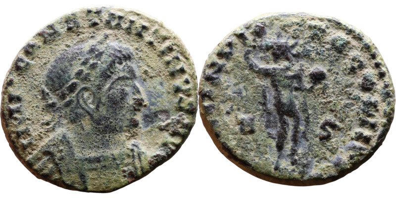 Constantinus I (306-337 AD). Follis. Obv: IMP CONSTANTINVS PF AVG. laureate bust...