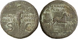 Germanicus (+ 19 n.Chr.): postumer As, 12,63 g, geprägt unter Caligula. Germanicus in Quadriga fahrend r. // Germanicus in Rüstung stehend l. zwischen...