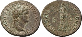 Nero (54 - 68): AE As, 15,52 g, Lugdunum. Kopf r. mit Lbkr. // Victoria gehend l. Doppelschlag, sehr schön/vorzüglich.
