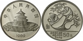 China - Volksrepublik: SILBERPANDA, 50 Yuan 1989, 5oz Silber, im Holzetui mit chinesischen Zertifikat, original verschweißt, Auflage nur 9.599 Ex., PP...