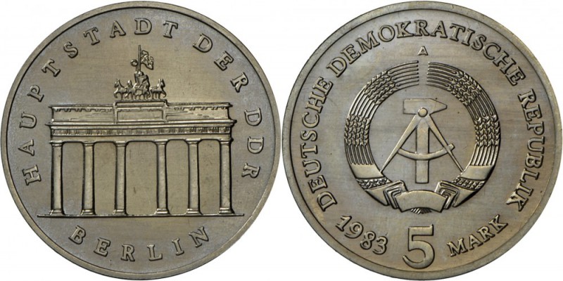 DDR: 5 Mark 1983 A, Brandenburger Tor, Auflage: 3.000, feiner Patinaansatz, stem...