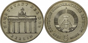 DDR: 5 Mark 1985 A, Brandenburger Tor, Auflage: 3.000, Exportqualität, nur feinste Mängel, stempelglanz