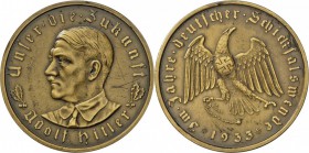 Lot 3 Medaillen: Bronze, Hitler Schicksalswende 1933 in Pappetui, Eisen, in eiserner Zeit 1916, Bronzeguß o.J. zweigeteilt mit Aphrodite und geflügelt...